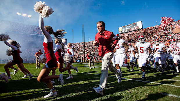 Nick-Saban-Alabama-Entrance